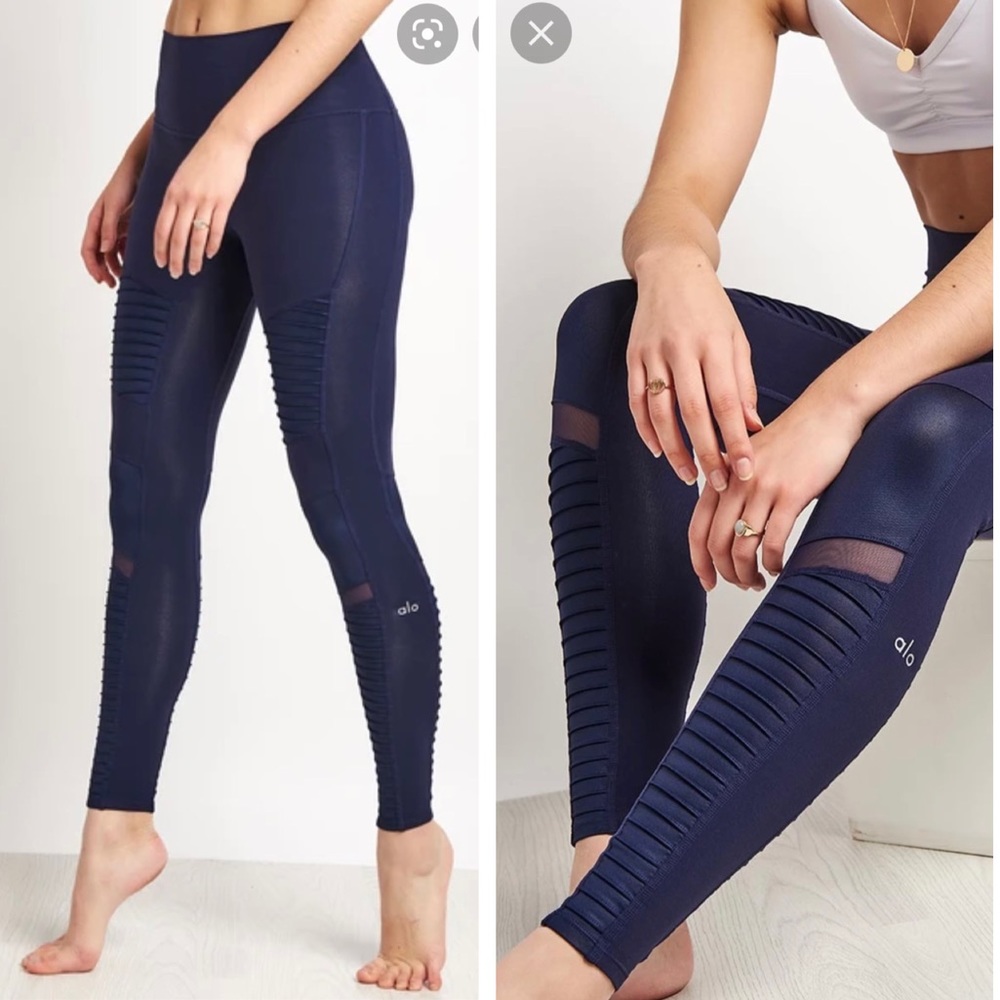 Alo Yoga Moto Legging in navy, size medium (M)